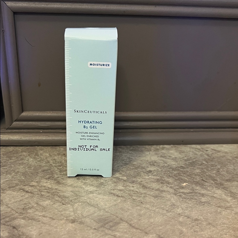 SkinCeuticals Hydrating B5 Gel in Light Blue Box